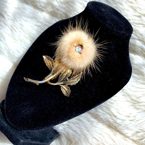 Vintage mink fur rose brooch pin - Picture 3 of 9